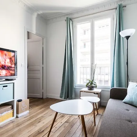 Apartment Beautiful Bright Apt In A Family Area *