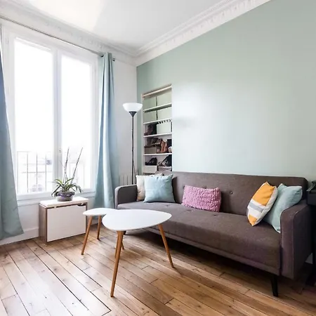 Beautiful Bright Apt In A Family Area Apartment