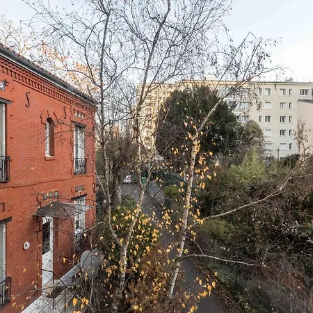 Apartment Beautiful Bright Apt In A Family Area